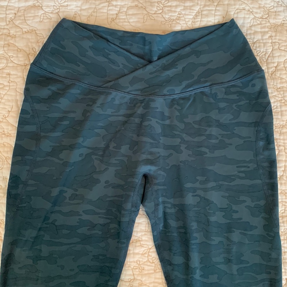 Alphalete Camo leggings